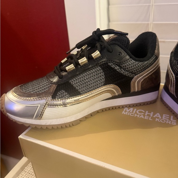 Michael Kors Brown sneakers - Picture 8 of 13